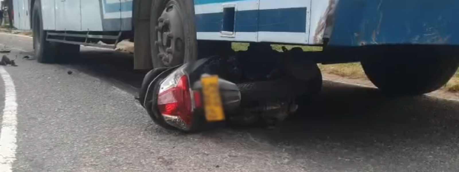 සිසුවෙකු බස් රථයක ගැටීමෙන් මරුට